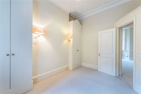 A smart one bedroom flat a short distance from Sloane Square and the Kings Road. - Photo 3