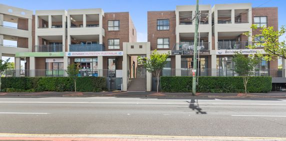 Central, Spacious & Convenient ! - Photo 2