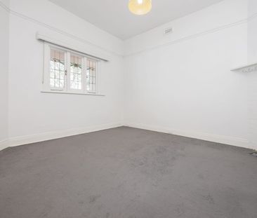 Spacious three bedroom home - Photo 2