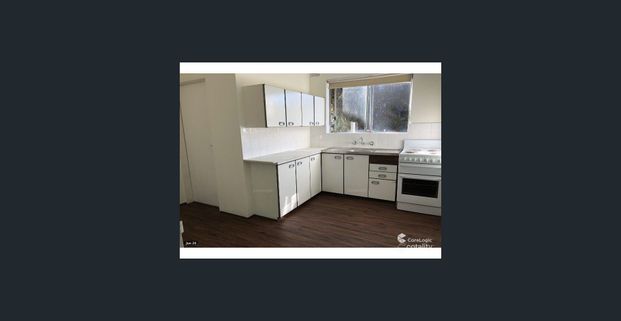 SPACIOUS LIVING IN IDEAL LOCATION !!! - Photo 1