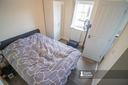 3 bedroom semi-detached house to rent - Photo 2