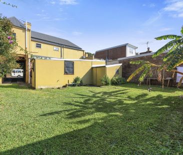 OVERSIZED ONE BEDROOM UNIT IN GREAT LOCATION - Photo 3