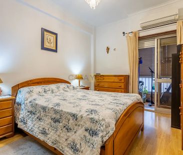 Apartment T2 in Sacavém e Prior Velho, Loures - Photo 4
