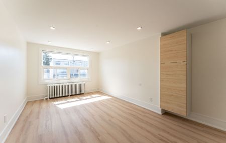 For Lease - 484A Cosburn Avenue, Toronto, Ontario - Photo 3