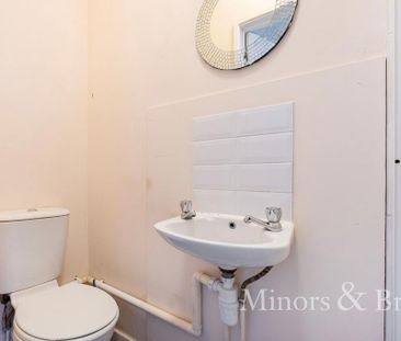 1 bedroom in a house share to rent - Photo 3