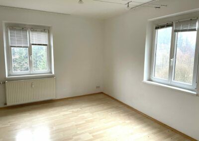 Helle, gepflegte 2 Zimmer Wohnung in sonniger Waldrandlage. - Foto 1
