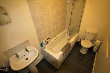 2 bedroom terraced house to rent - Photo 5