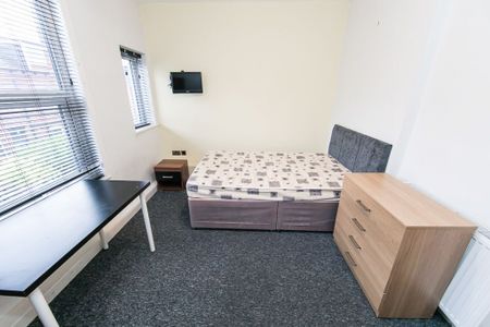 School View, Hyde Park, Leeds - Photo 3