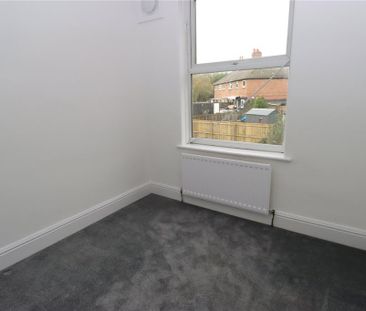 3 bedroom flat to rent - Photo 2