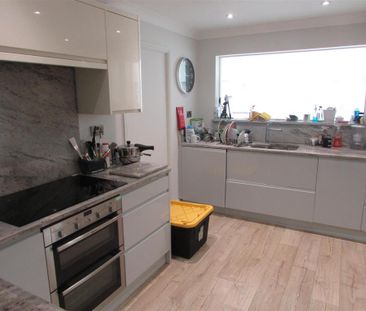 1 bedroom in a house share to rent - Photo 4