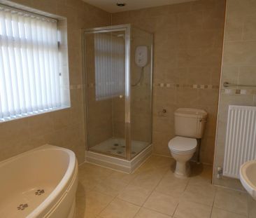 3 bedroom flat to rent - Photo 5