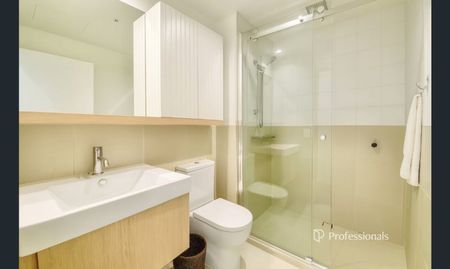 Modern & Spacious 2-Bedroom Apartment | C210/58 Kambrook Road, Caulfield North - Photo 4