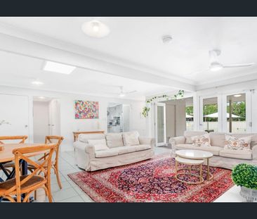 Spacious Family Living on an Expansive 810sqm Block – Pool, Multipl... - Photo 3