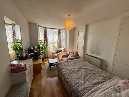 Studio to rent - Photo 1