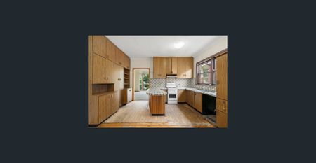 Four Bedroom Three Bathroom Family Home in Prime Putney Location - Photo 4