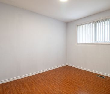 For Lease - 57 Chancellor Drive Unit# Upper, Toronto, Ontario - Photo 4