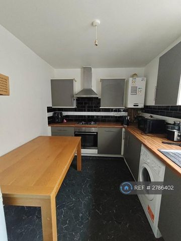 1 bedroom in a house share to rent - Photo 4