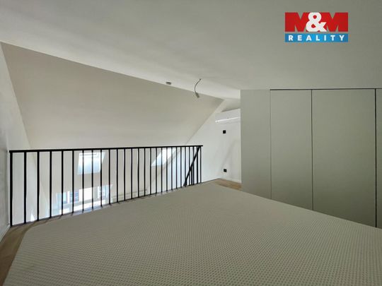 Pronájem bytu 1+kk a garsoniéry 44 m², Krymská 1586, Praha - Photo 1