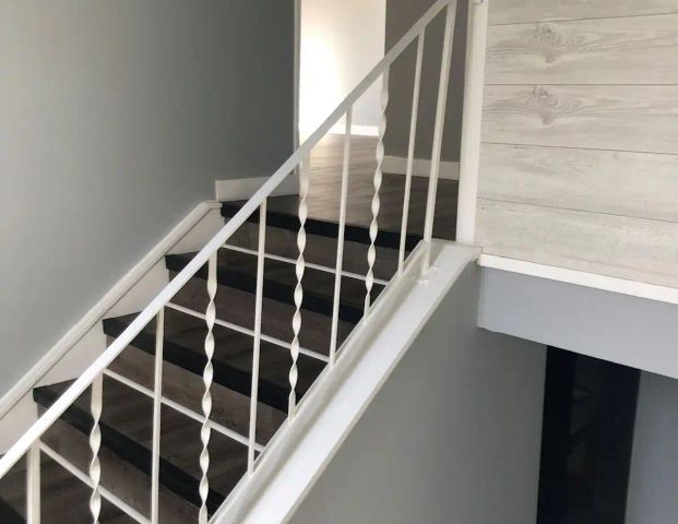 Amazing 4 bedroom 2 bath newly renovated duplex — 4 Bedrooms Duplex - Photo 1