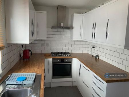 2 bedroom flat to rent - Photo 5