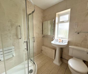 2 bedroom bungalow to rent Manor Road, BN15 - Photo 2