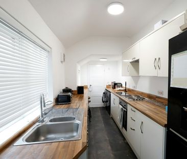 Terraced House to rent on - Photo 3