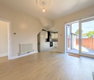 2 bedroom semi-detached house to rent - Photo 4