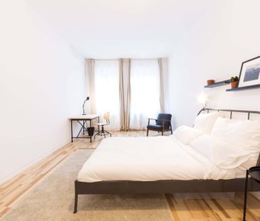 Room in Bernhard-Weiß-Straße, Berlin for 43 m² with 2 bedrooms - Photo 2