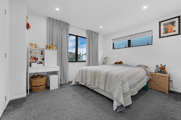 MANUREWA, 3 BEDROOMS - Photo 1
