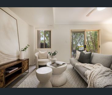 Centrally Located townhouse - Photo 2