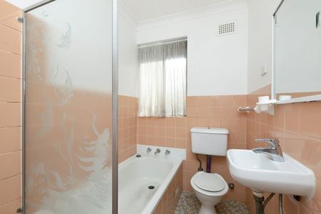 Bright & Convenient Two-Bedroom Unit in Wiley Park - Photo 5