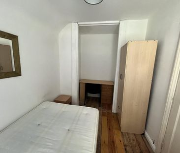 1 bedroom in a house share to rent - Photo 2