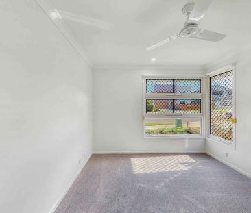 Spacious Family Home - Large Backyard! - Photo 5