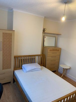 Room in a Shared House, Stanley Road, N15 - Photo 1