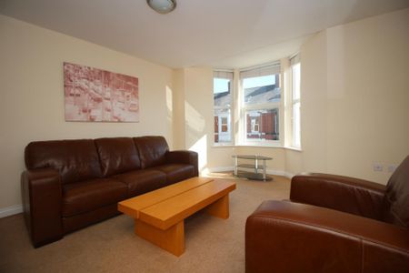 6 bedroom Student Maisonette to rent in Holmwood Grove, Jesmond, Newcastle Upon Tyne - Photo 3