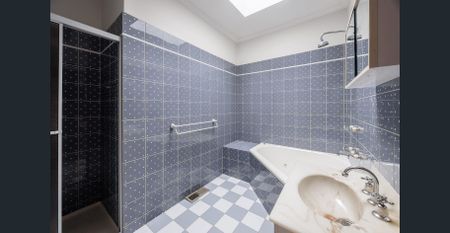 Spacious well located home! - Photo 5