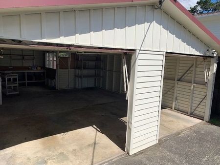 Spacious warm 3 Bedroom - Photo 3