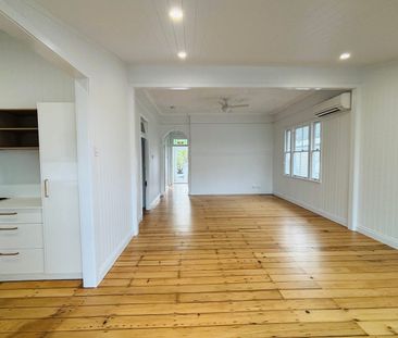 Pet friendly freshly renovated Queenslander in sought after Auchenf... - Photo 6