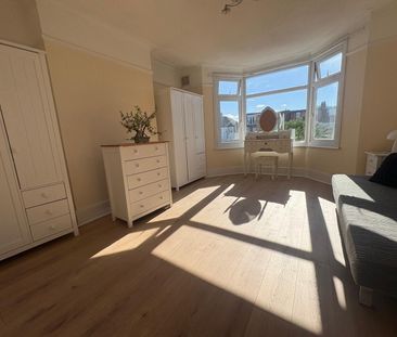 5 Bed Semi-Detached House, Berkshire Gardens, N13 - Photo 4