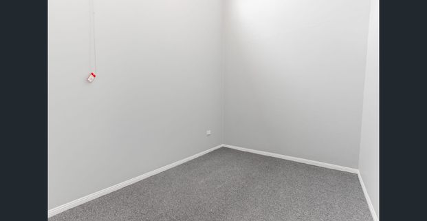 Coastal Convenience - Quiet Top-Floor Living - Photo 1