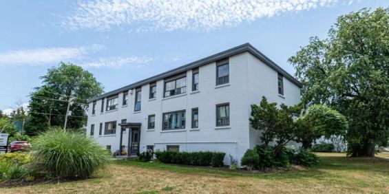 389-401 Yonge Street Apartments - Photo 3