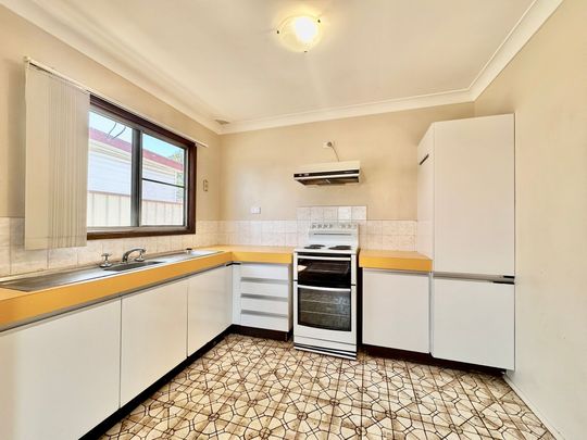 Position Perfect - Photo 1