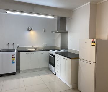 4A Hillview Crescent, Paparangi - Photo 6