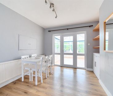 4 bedroom house - mid terrace - Photo 1