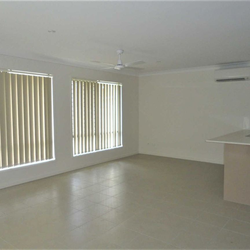 COOMERA SPRINGS SCHOOL CATCHMENT! - Photo 1