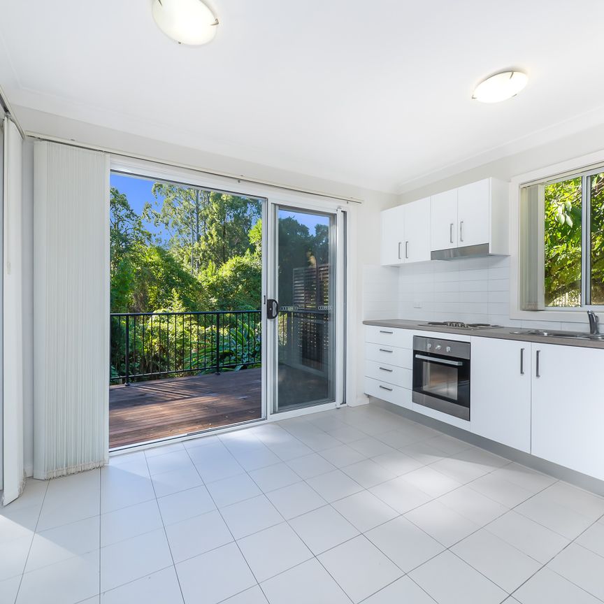 Modern & Spacious Villa Style Home - Photo 1