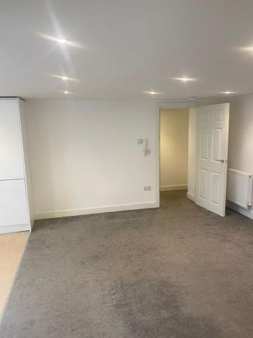 2 bedroom ground floor flat to rent - Photo 3