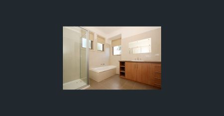 PERFECT TOWNHOUSE IN GREAT LOCATION - Photo 4