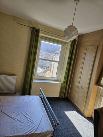 4 bedroom house to rent - Photo 3