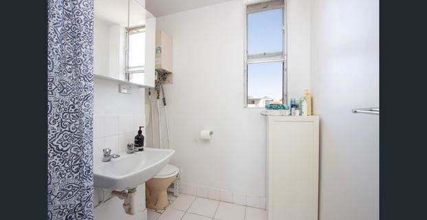 1 BEDROOM APARTMENT WITH CITY VIEWS - Photo 1